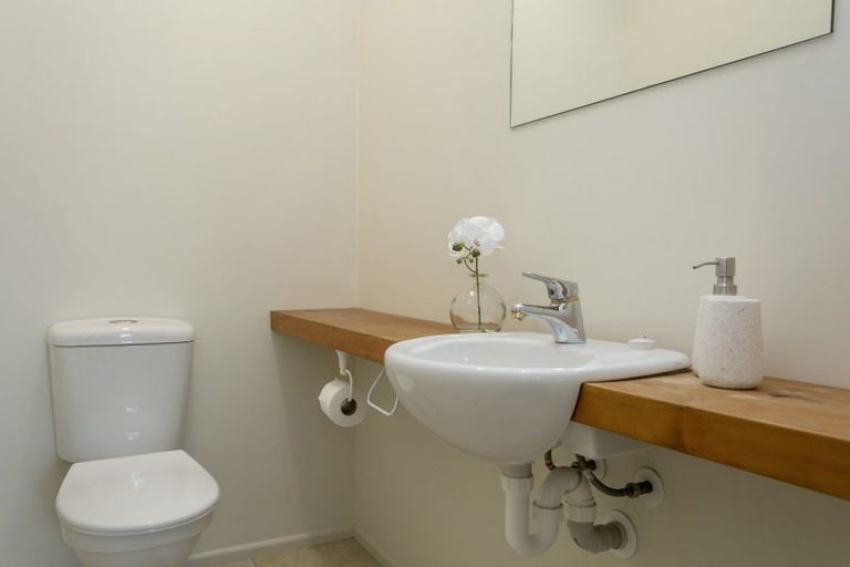 Photo of property in 29 Harvey Street, Waipahihi, Taupo, 3330