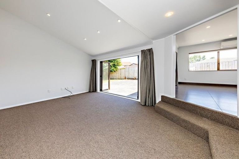 Photo of property in 3 Aztec Place, Conifer Grove, Takanini, 2112