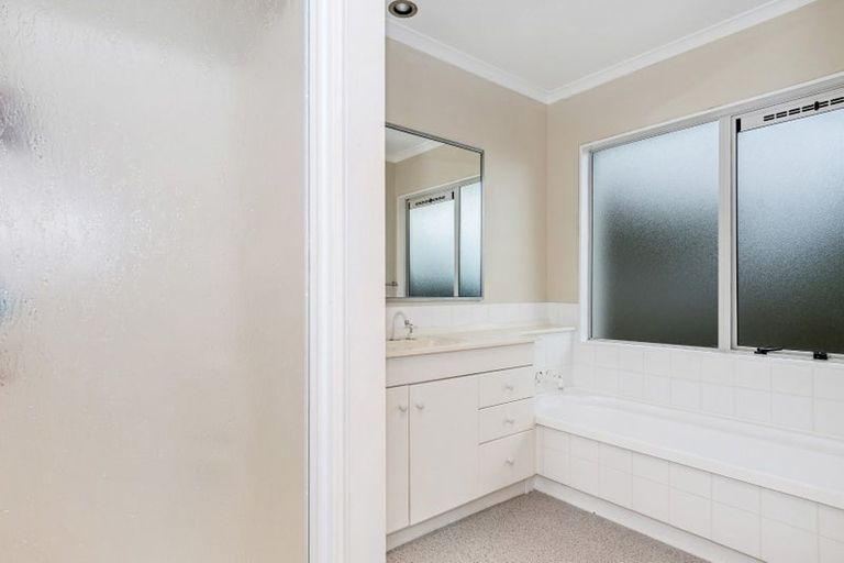 Photo of property in 30 Little John Drive, Bellevue, Tauranga, 3110