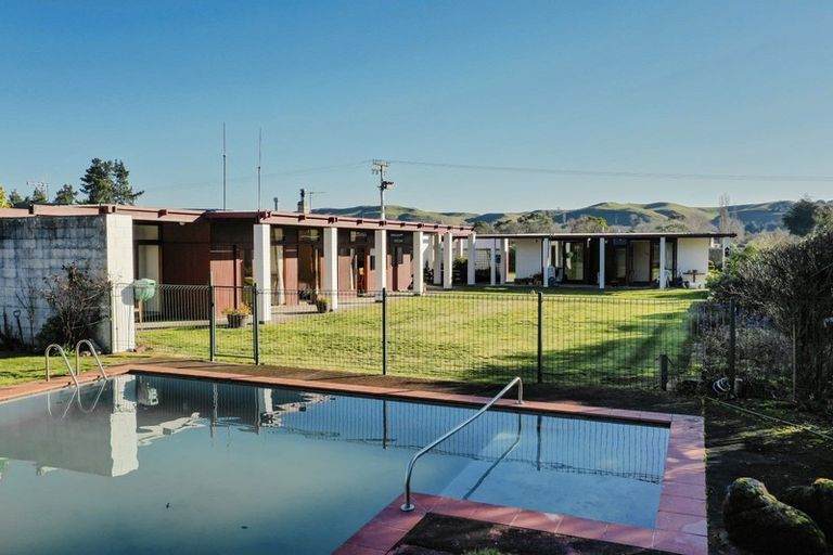 Photo of property in 2449 State Highway 2, Waipukurau, 4281