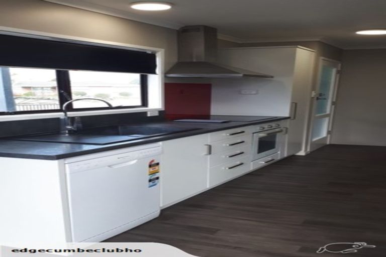 Photo of property in 16 Matipo Place, Edgecumbe, 3120