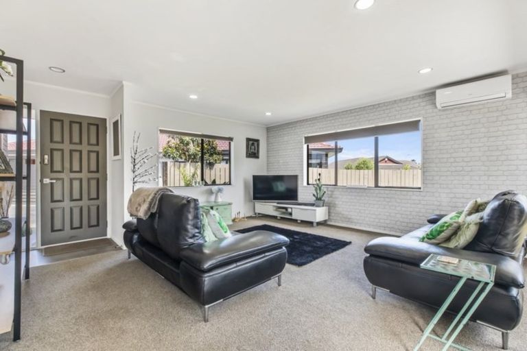 Photo of property in 1/7 Mirabell Place, Golflands, Auckland, 2013