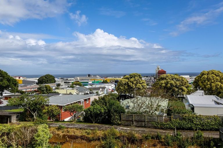 Photo of property in 85a Eliot Street, New Plymouth, 4310