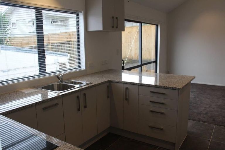 Photo of property in 2 Ware Place, Pakuranga Heights, Auckland, 2010