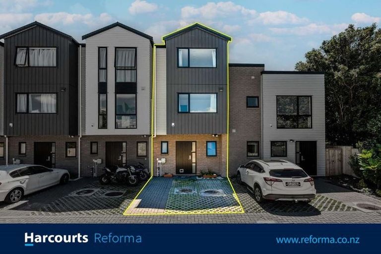 Photo of property in 17 Waru Lane, Te Atatu Peninsula, Auckland, 0610