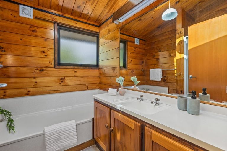 Photo of property in 2 Morlie Place, Torbay, Auckland, 0630