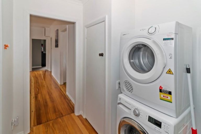 Photo of property in 120 Huatoki Street, Frankleigh Park, New Plymouth, 4310