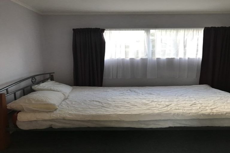 Photo of property in 97 Hobsonville Road, West Harbour, Auckland, 0618