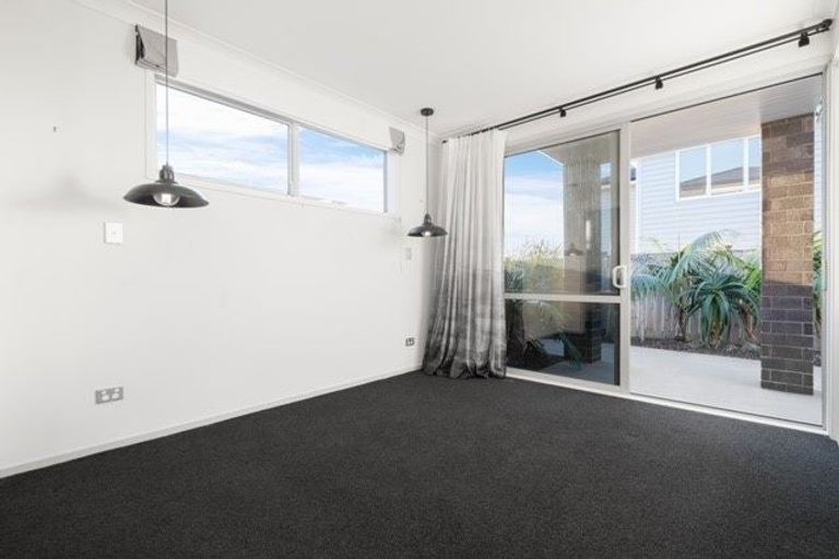 Photo of property in 18 Milano Boulevard, Karaka, Papakura, 2113