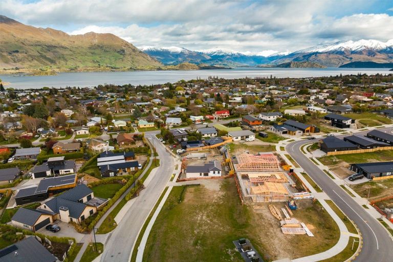 Photo of property in 80 Kirimoko Crescent, Wanaka, 9305