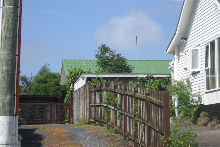 Photo of property in 15 Pine Street, New Lynn, Auckland, 0600