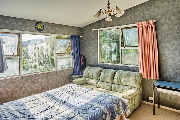 Photo of property in 107 Seddon Street, Naenae, Lower Hutt, 5011