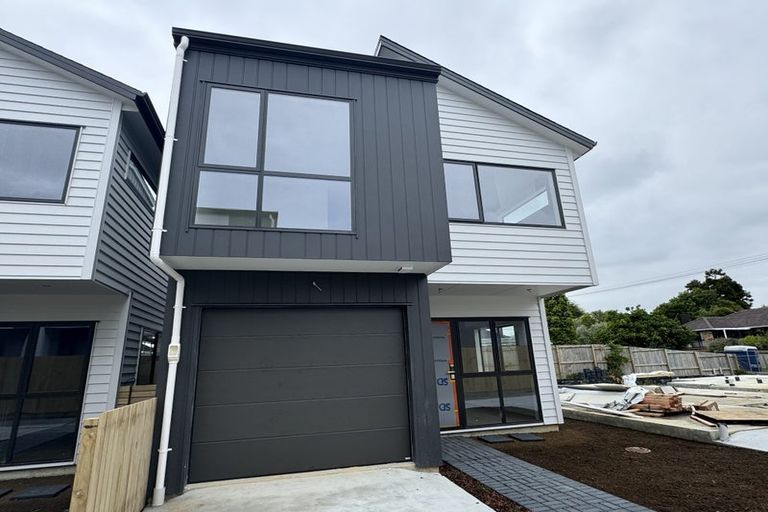 Photo of property in 14e Serjeant Street, Henderson, Auckland, 0612