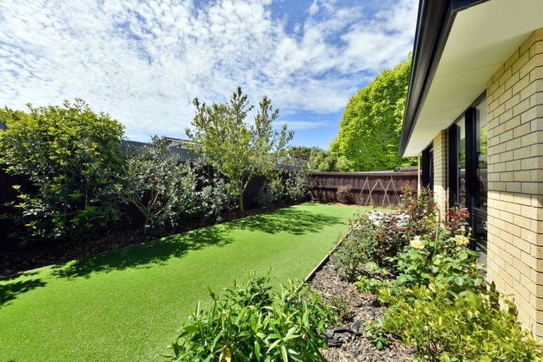 Photo of property in 10 Fairbairn Close, Halswell, Christchurch, 8025