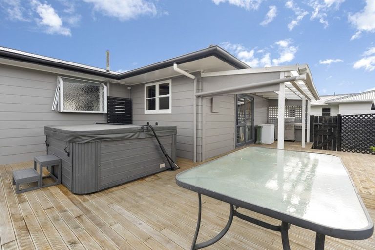 Photo of property in 134 Ruamahanga Crescent, Terrace End, Palmerston North, 4410
