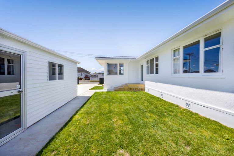 Photo of property in 1a Robbins Crescent, Hawera, 4610