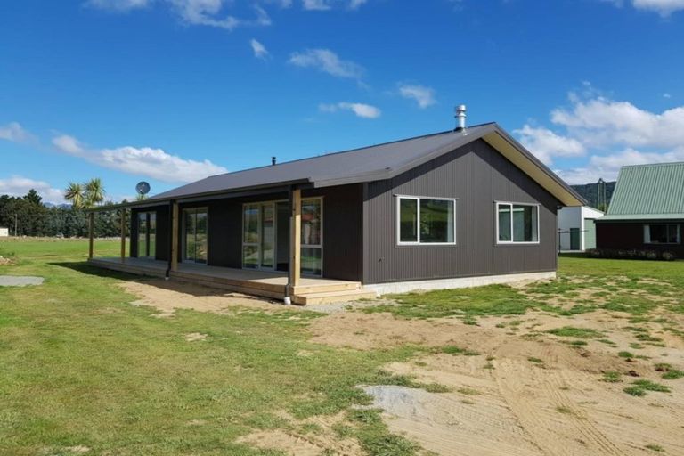 Photo of property in 24 Muriwai Drive, Manapouri, 9679