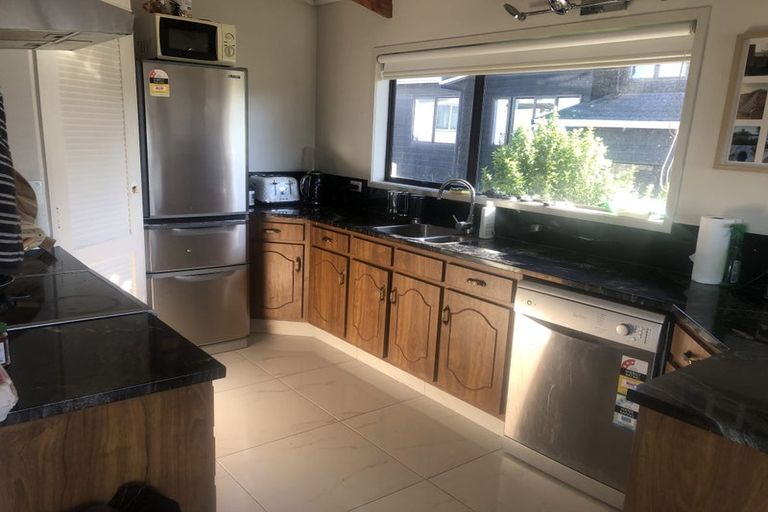 Photo of property in 24a East Coast Road, Milford, Auckland, 0620