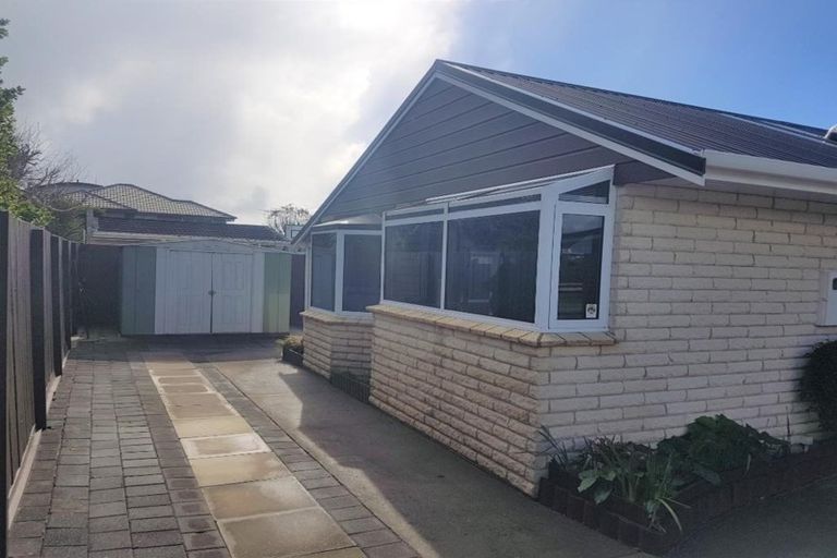 Photo of property in 2/2 Tiverton Crescent, Whalers Gate, New Plymouth, 4310