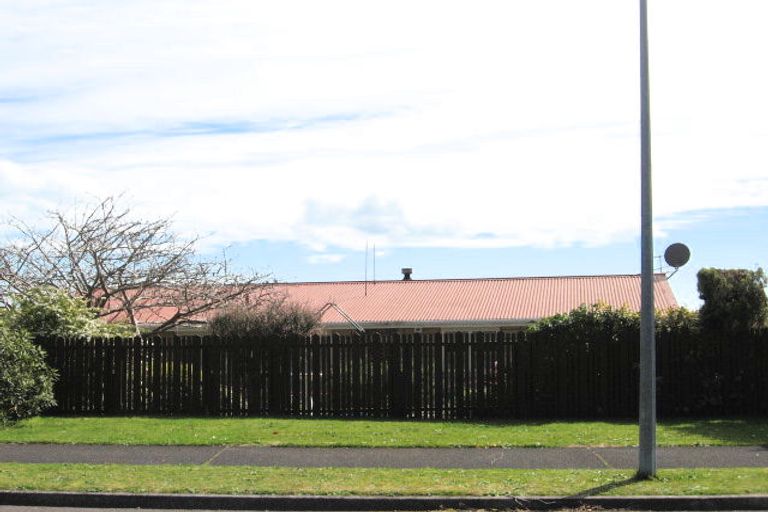 Photo of property in 8 Dingadee Street, Welcome Bay, Tauranga, 3112