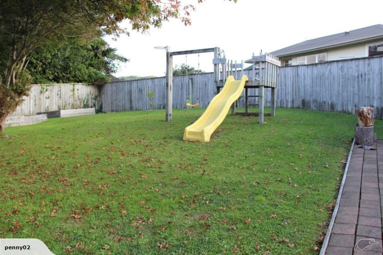 Photo of property in 19 Romney Square, Tawa, Wellington, 5028