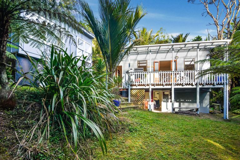 Photo of property in 65 Warner Park Avenue, Laingholm, Auckland, 0604
