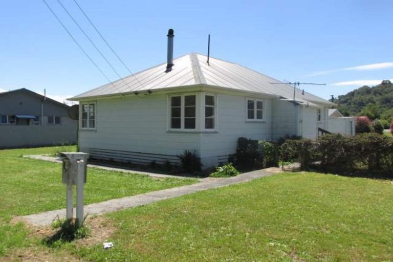Photo of property in 19 Victory Street, Reefton, 7830