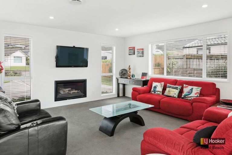Photo of property in 15 Browns Drive, Waihi Beach, 3611
