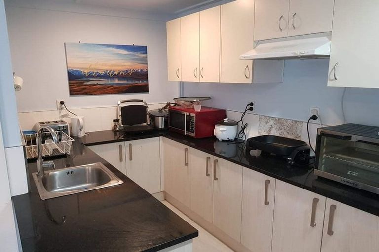 Photo of property in 7 Glen Vista Place, Bayview, Auckland, 0629