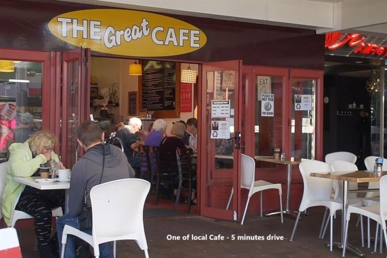 Photo of property in 1/10 Remus Place, Totara Vale, Auckland, 0629