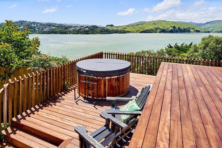 Photo of property in 41 Seaview Road, Paremata, Porirua, 5024