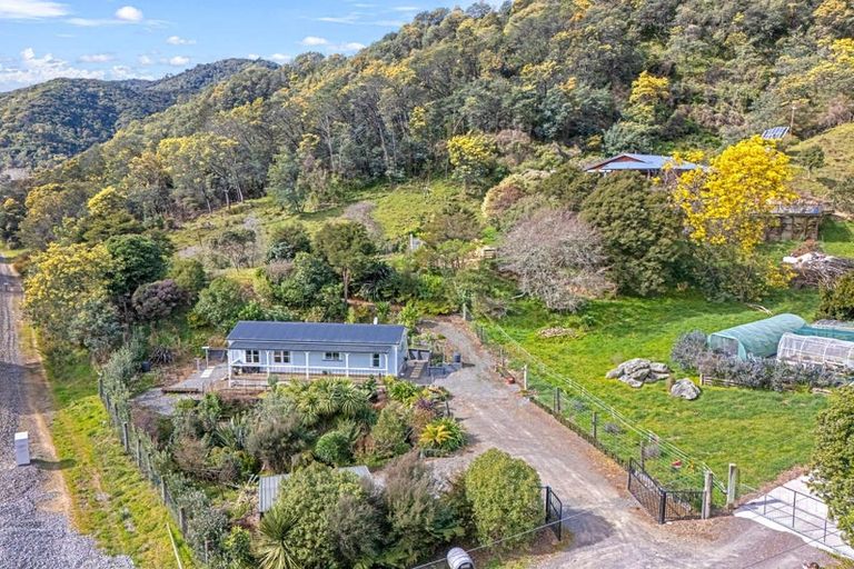 Photo of property in 16 Angle Street, Picton, 7220