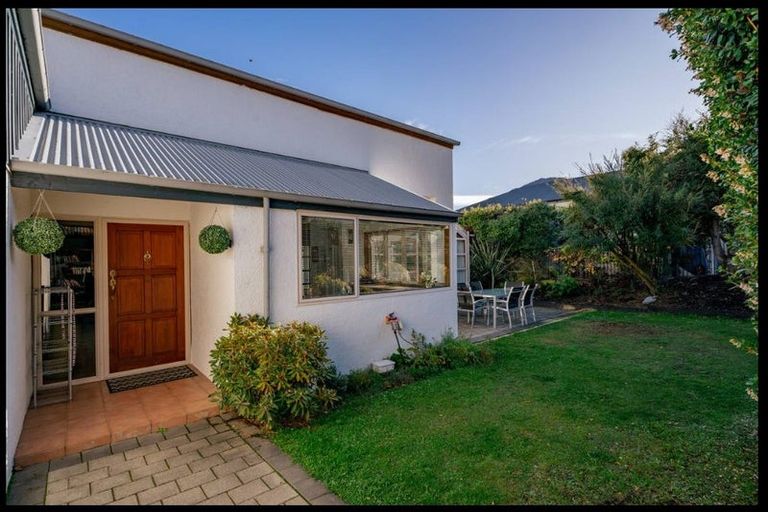 Photo of property in 17 Cotter Avenue, Arrowtown, 9302