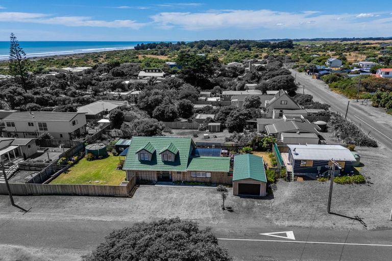 Photo of property in 19 Dixie Street, Te Horo Beach, Otaki, 5581