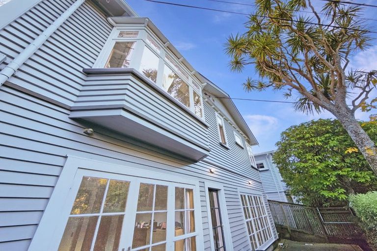 Photo of property in 76 Glenmore Street, Northland, Wellington, 6012