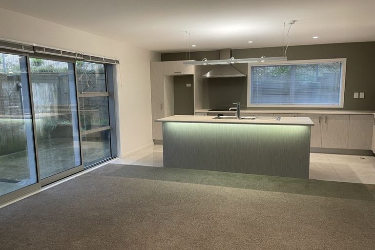 Photo of property in 5/61 Black Rock Road, Newlands, Wellington, 6037