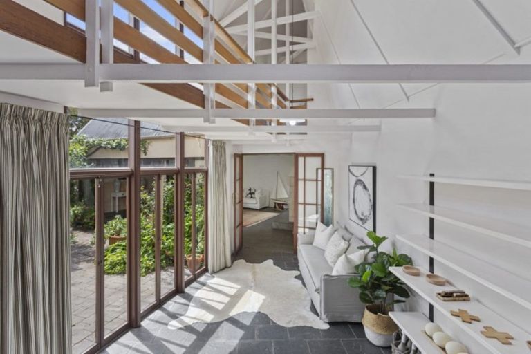 Photo of property in 114 Merivale Lane, Merivale, Christchurch, 8014