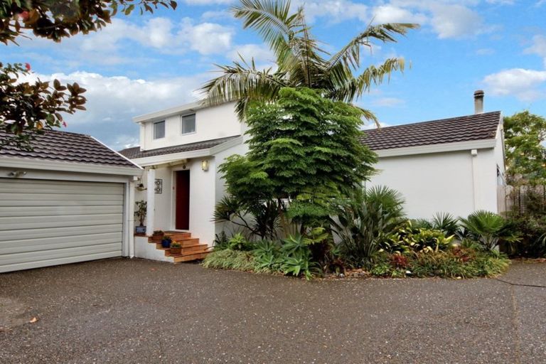 Photo of property in 29 Glucina Avenue, West Harbour, Auckland, 0618