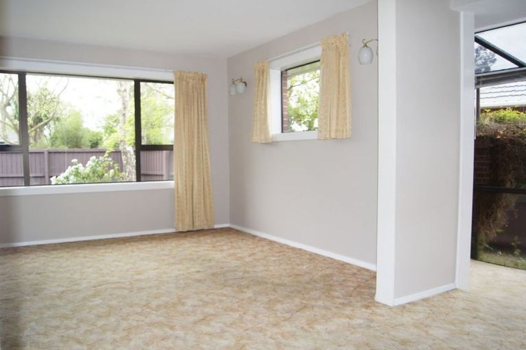 Photo of property in 10 Oakhurst Place, Russley, Christchurch, 8042