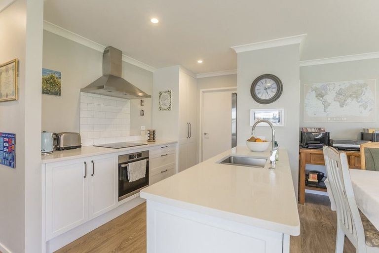 Photo of property in 27 Parata Street, Waikanae, 5036