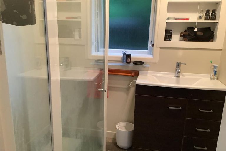 Photo of property in 1/5 Stratford Avenue, Milford, Auckland, 0620