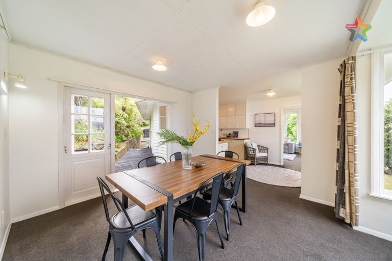 Photo of property in 20 Walnut Way, Maungaraki, Lower Hutt, 5010