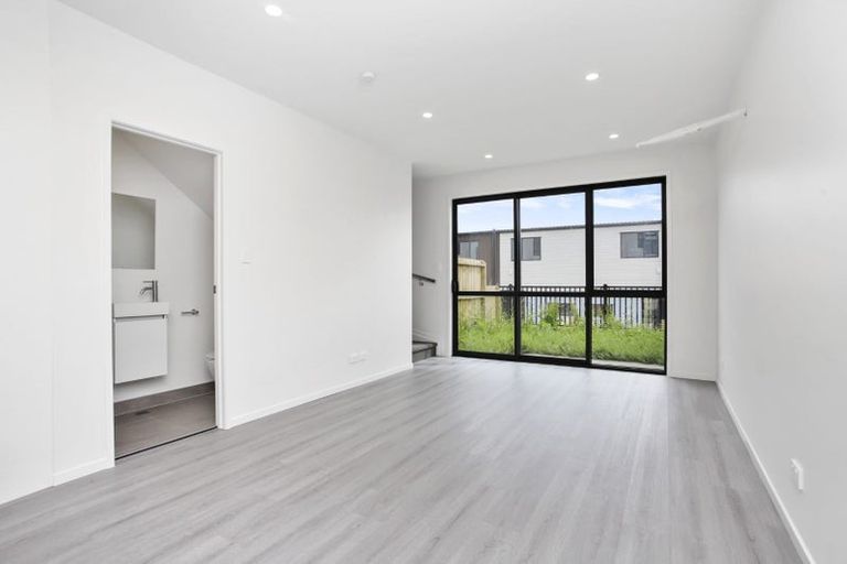 Photo of property in 14 Clay Works Lane, New Lynn, 0600