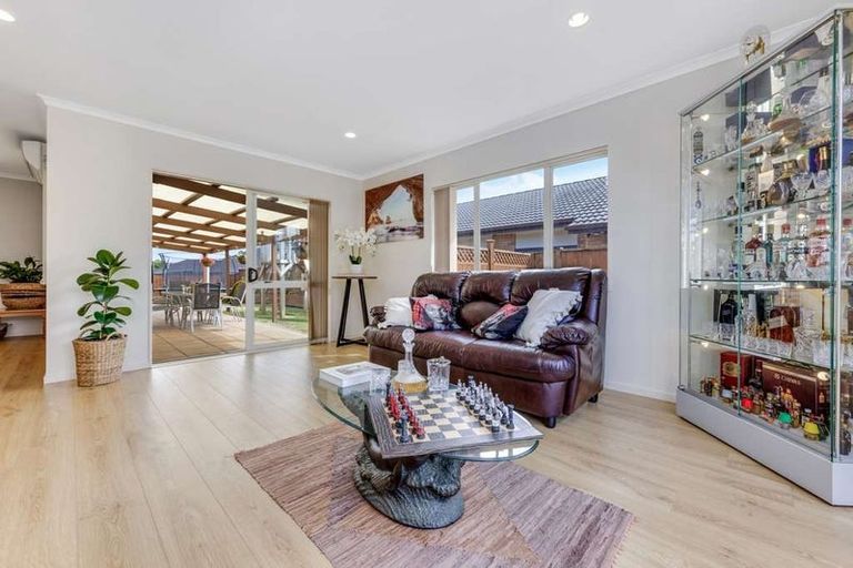 Photo of property in 39 Croftview Road, Wattle Downs, Auckland, 2103