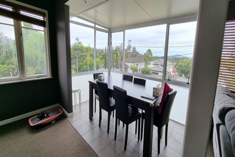 Photo of property in 20 Aorangi Place, Birkenhead, Auckland, 0626
