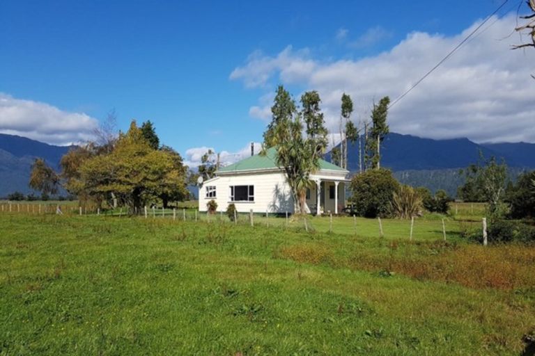 Photo of property in 436 Wanganui Flat Road, Harihari, 7884