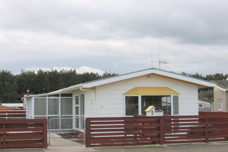 Photo of property in 13 Hennessy Street East, Foxton Beach, Foxton, 4815