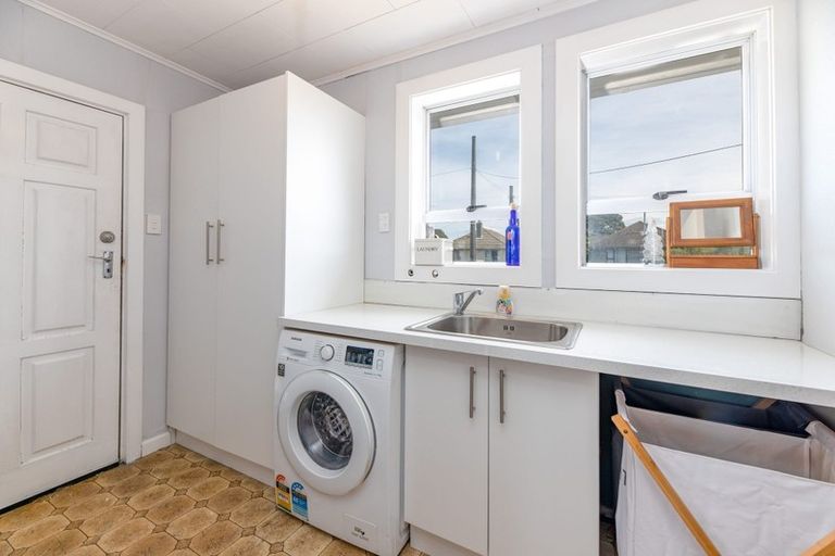 Photo of property in 6 Avro Crescent, Hornby, Christchurch, 8042