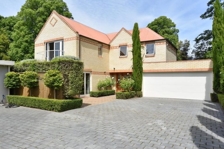 Photo of property in 32 Wai-iti Terrace, Burnside, Christchurch, 8052