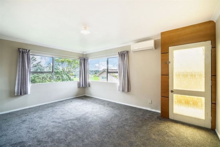 Photo of property in 2/40a Blakeborough Drive, Forrest Hill, Auckland, 0620